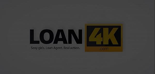  LOAN4K. Immobilienmakler lässt sich vom Bankangestellten für einen Kredit durchdringen